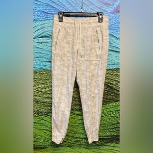 ATHLETA Cabo Linen Jogger Pants Sz 2 Tan/Cream Camo
